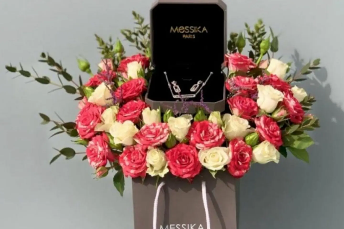 قلادة ميسكا مع الزهور