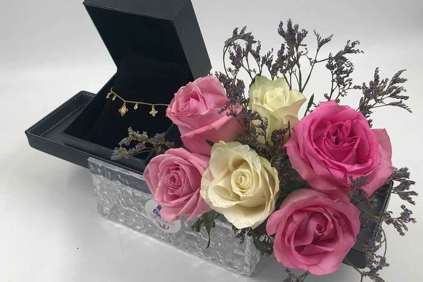 قيفت فان روز