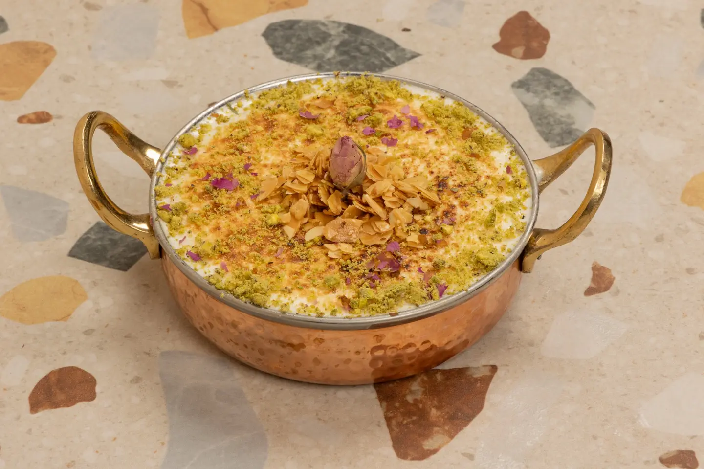 ام علي بالمكسرات