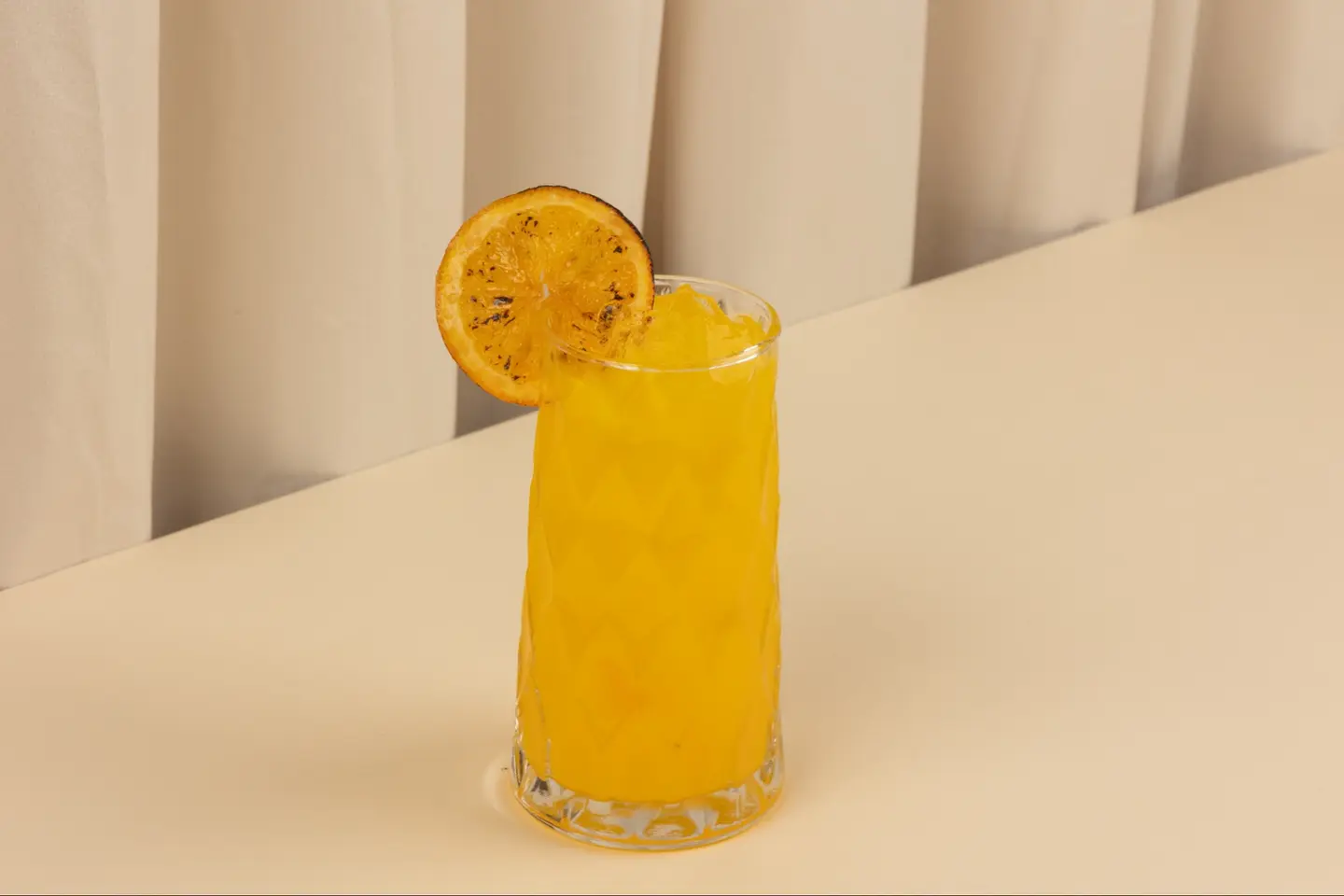 عصير برتقال طازج