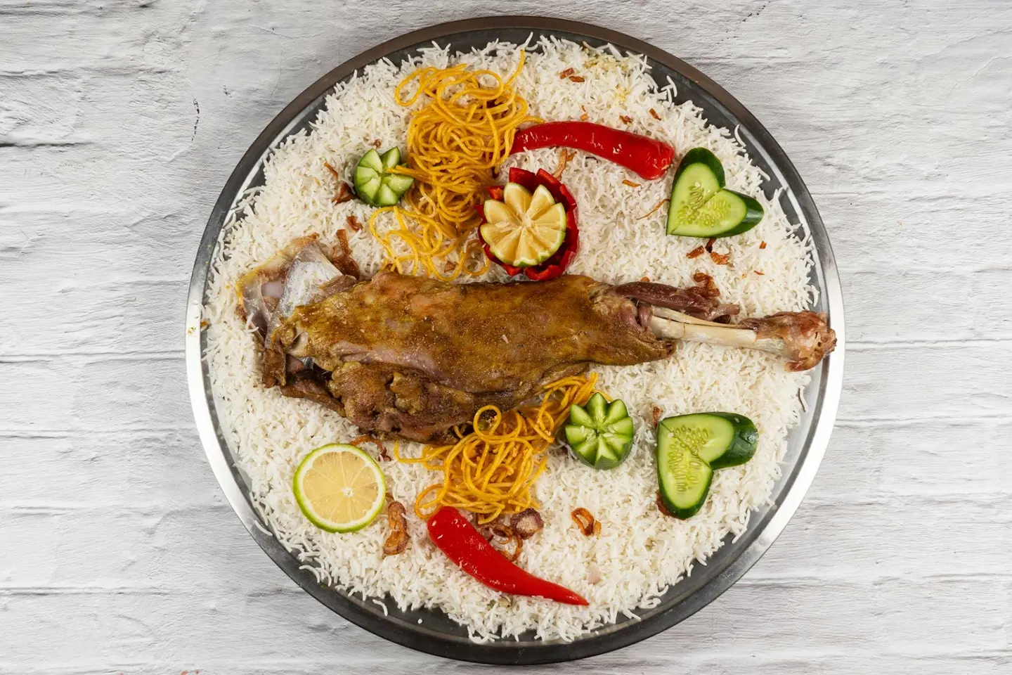 يد مزموم بدون رز