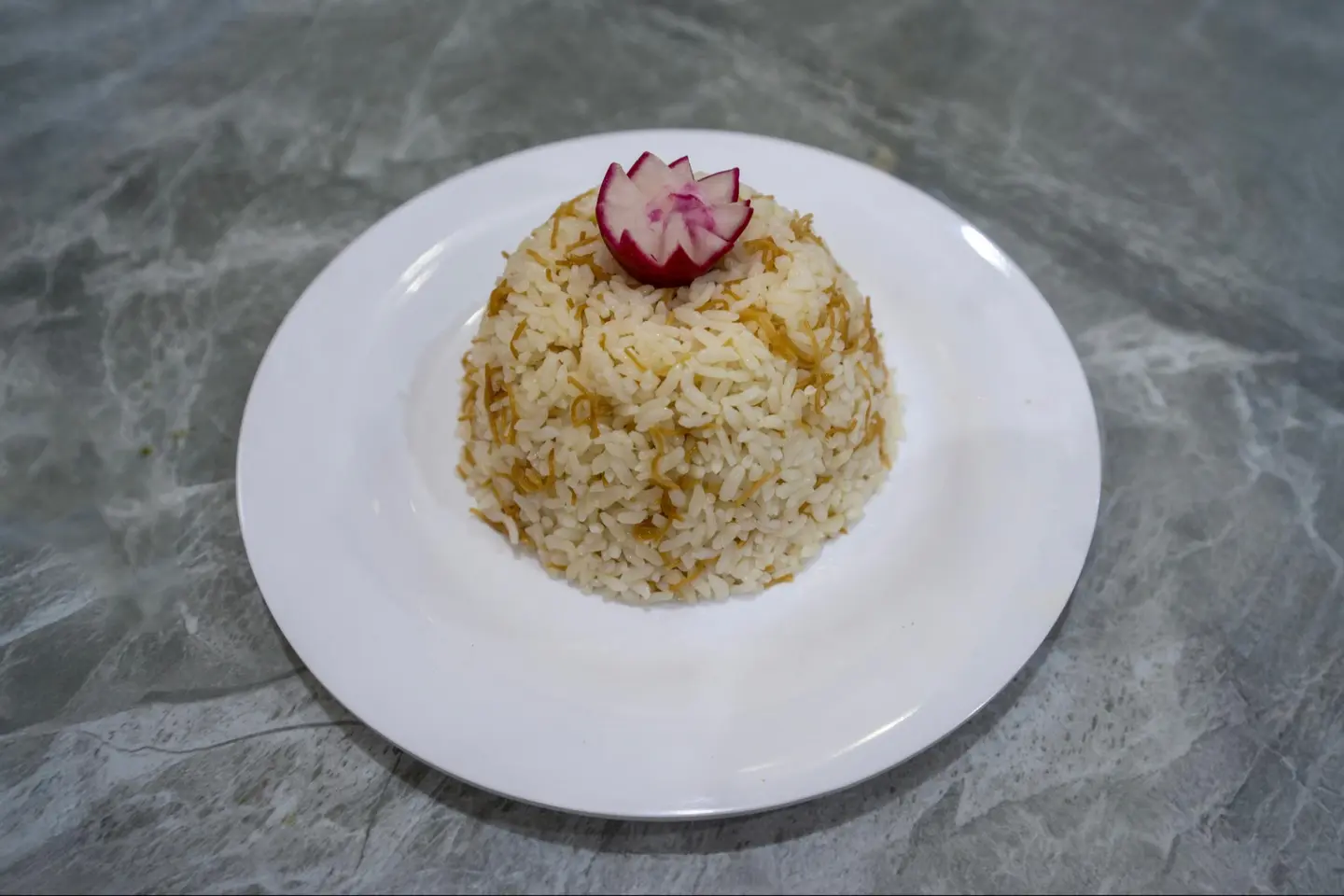 رز ابيض بشعيرية