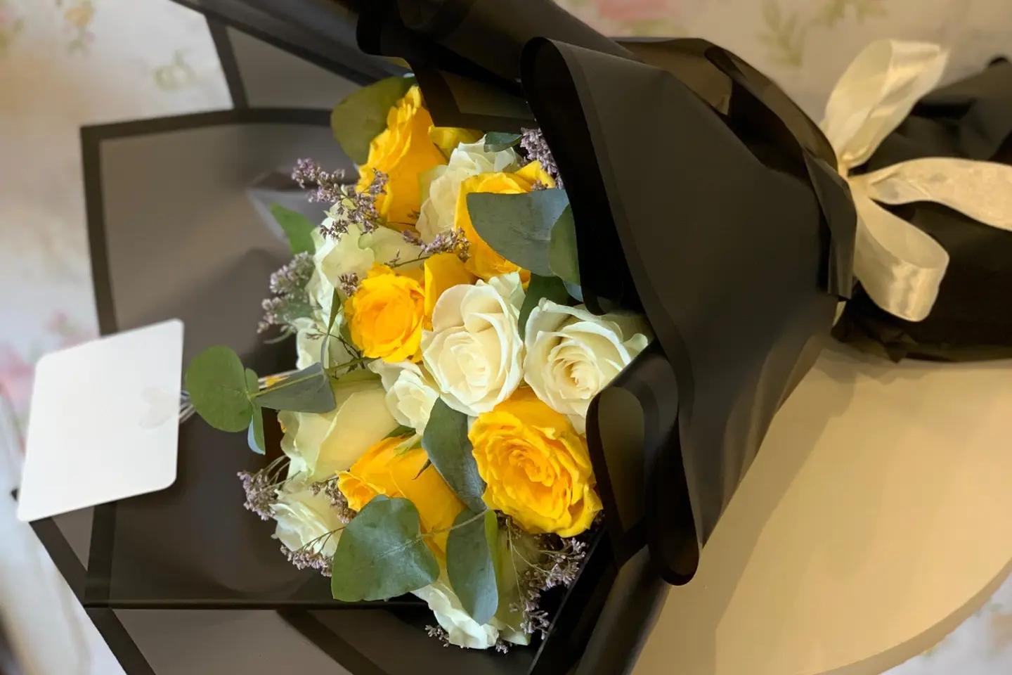 A Bouquet Of Yellow And White Roses