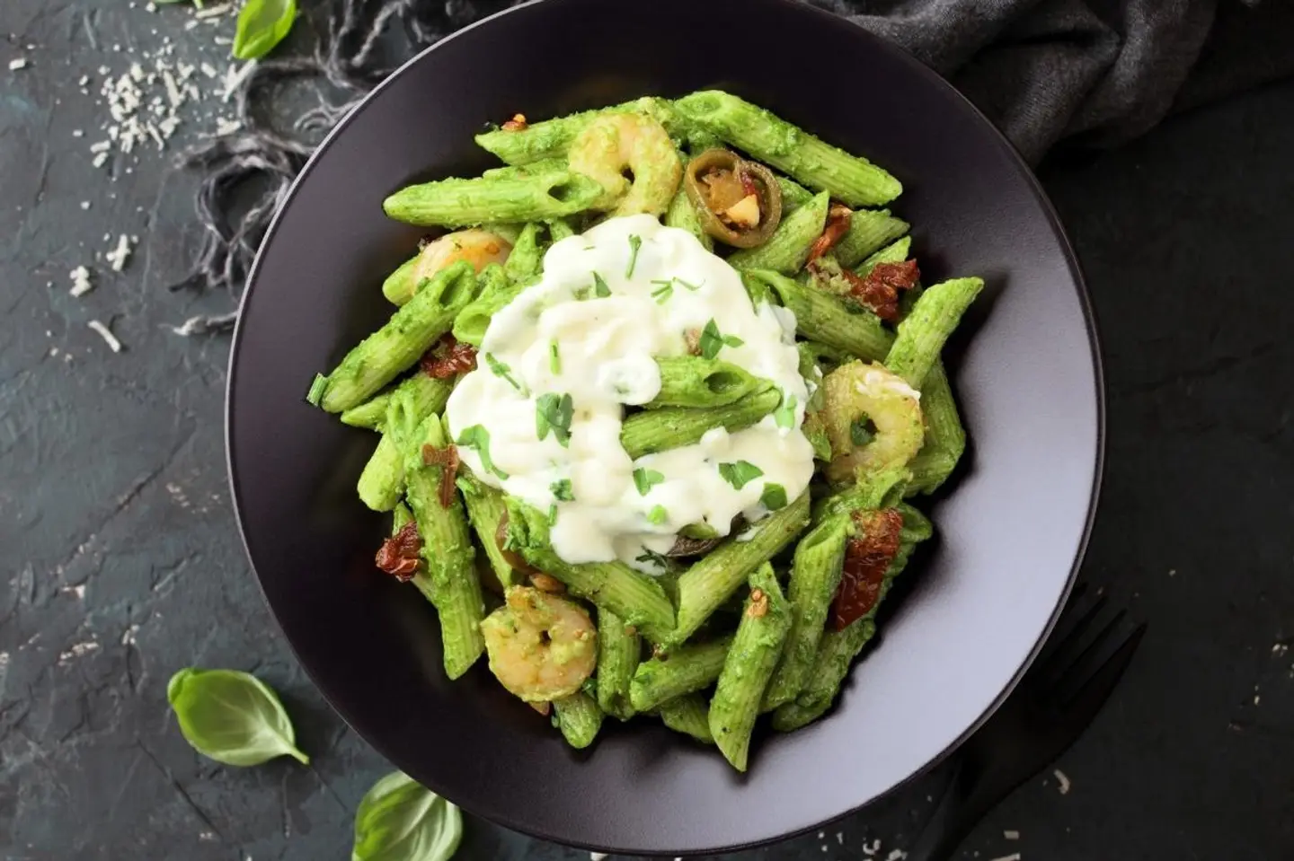 معكرونة البيستو بالدجاج