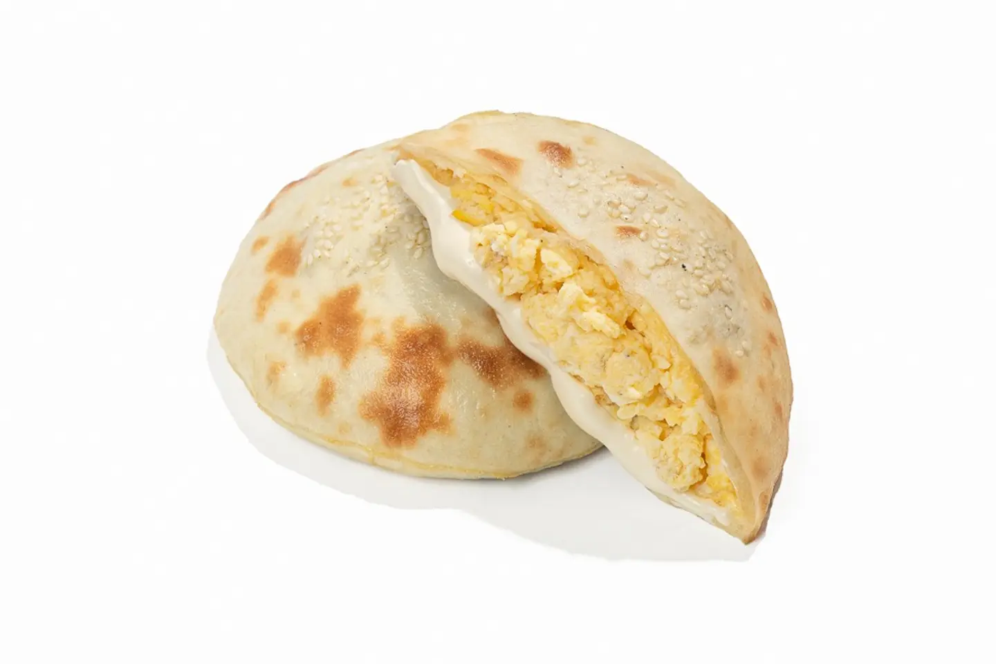 عرض مدورة بيض اسكرمبل بالجبنة (ثلاثة حبات)