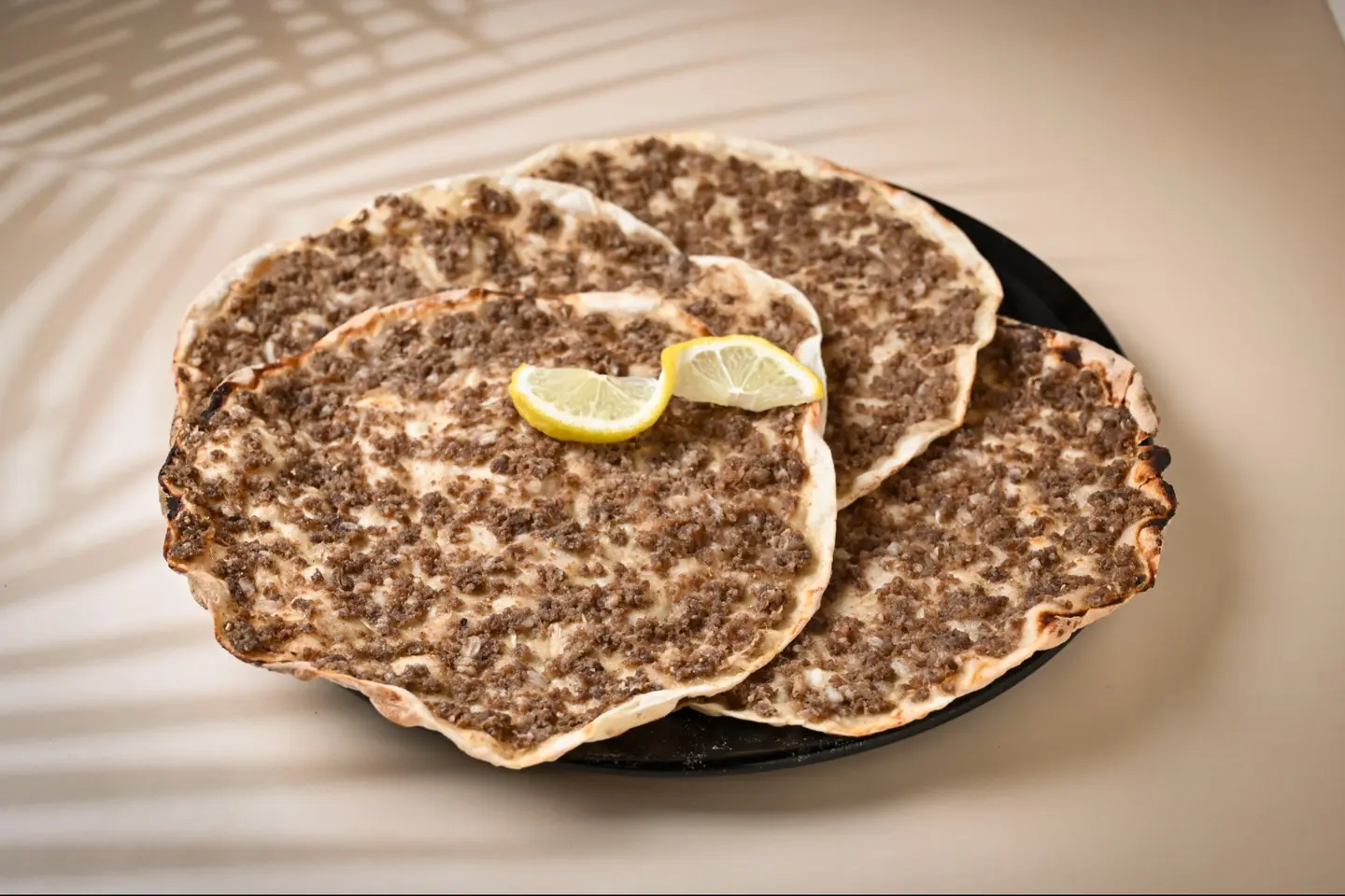 صفيحة لحم بدبس الرمان