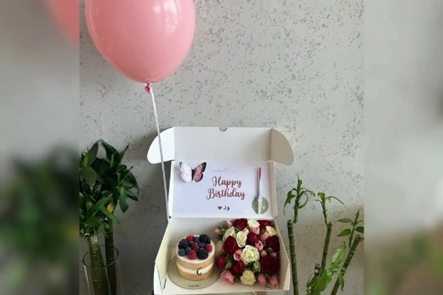 بوكس مع كيك و ورد ١٥