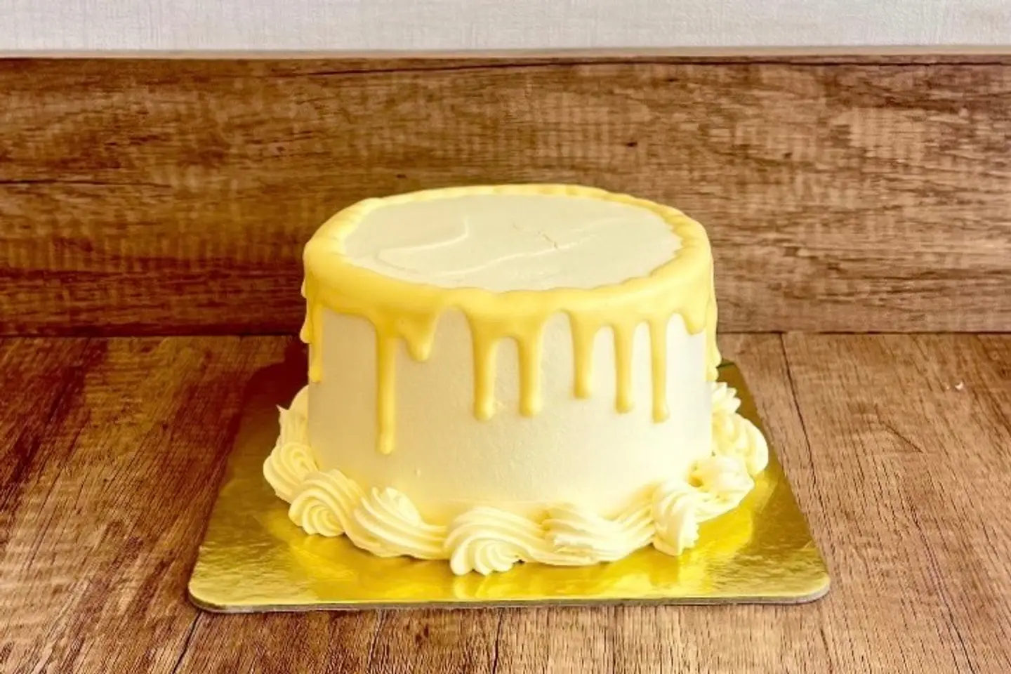 Medium Cake White