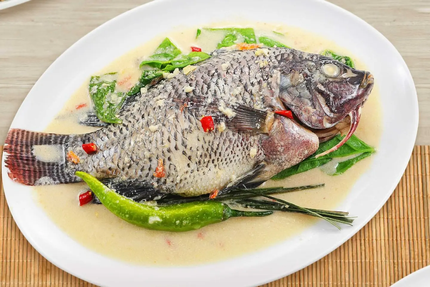 تيلابيا بحليب جوز الهند