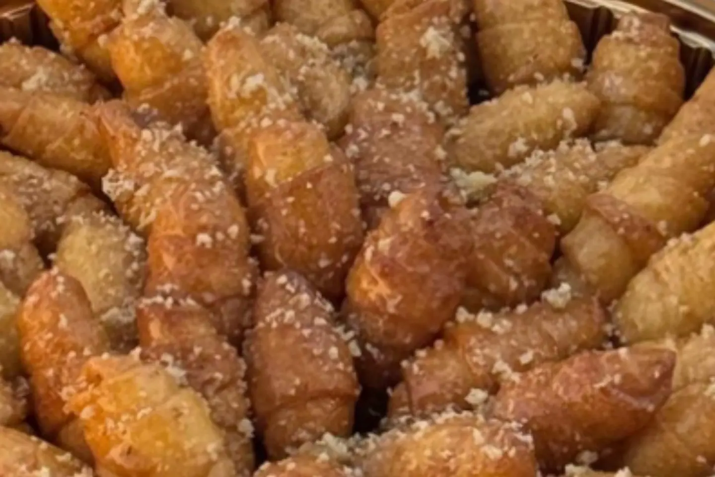 حلا الهبة كرواسون السميد صغير عدد عشرون قطعة