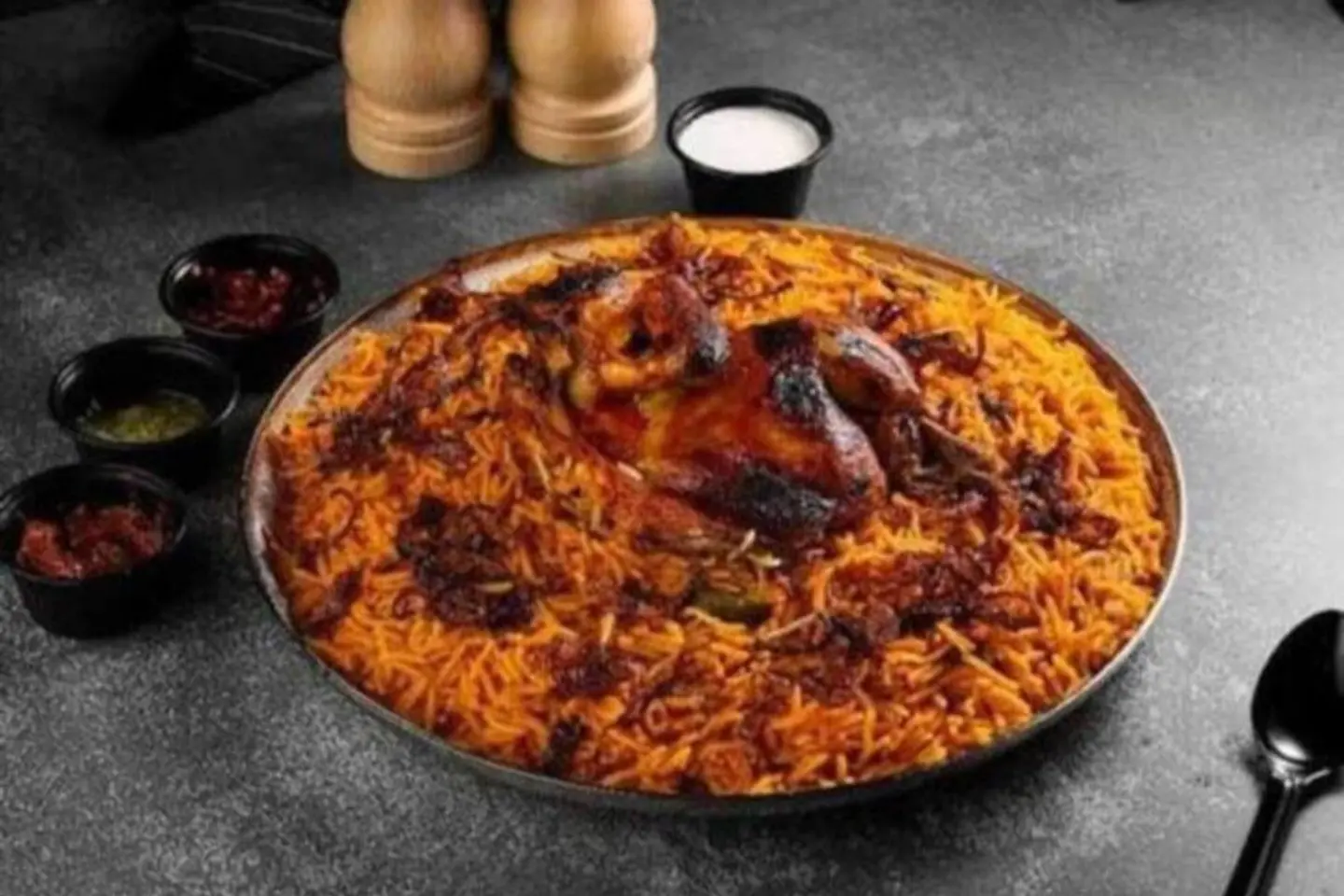 كبسة أرز دجاجة كاملة