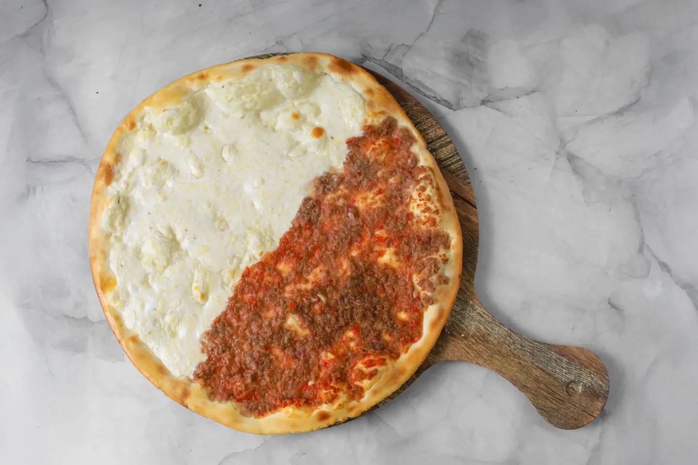 منقوشة جبنه سجق حار