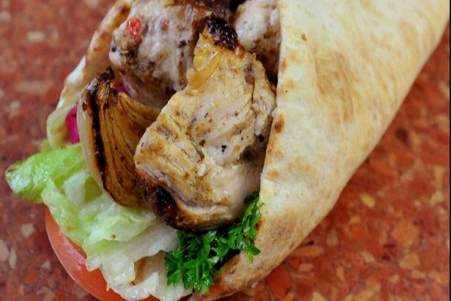 ساندوتش شيش طاووق
