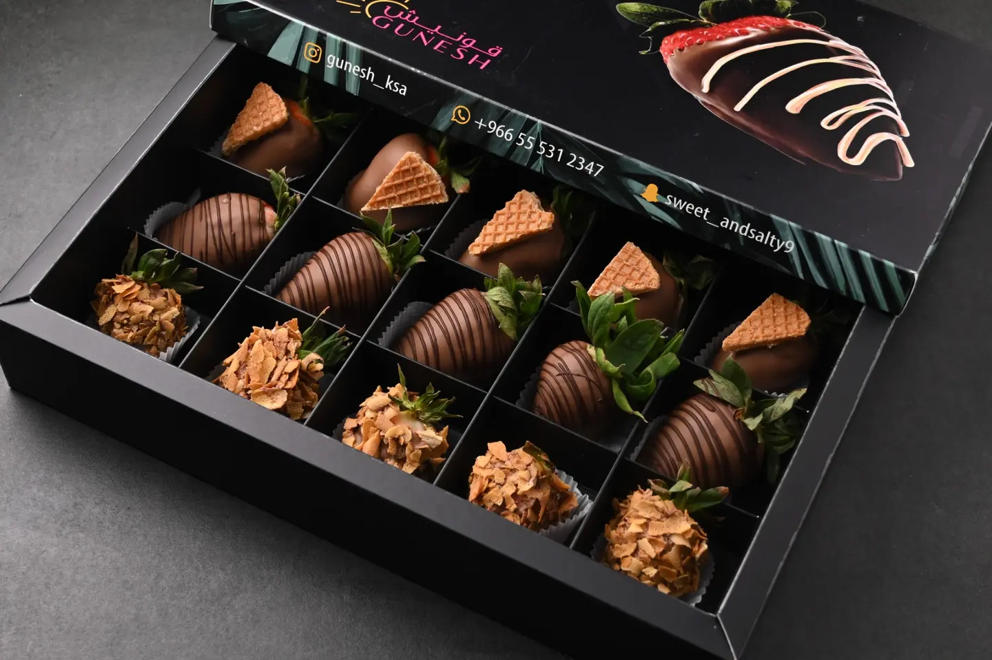 فراولة بالشوكولاتة - حجم كبير