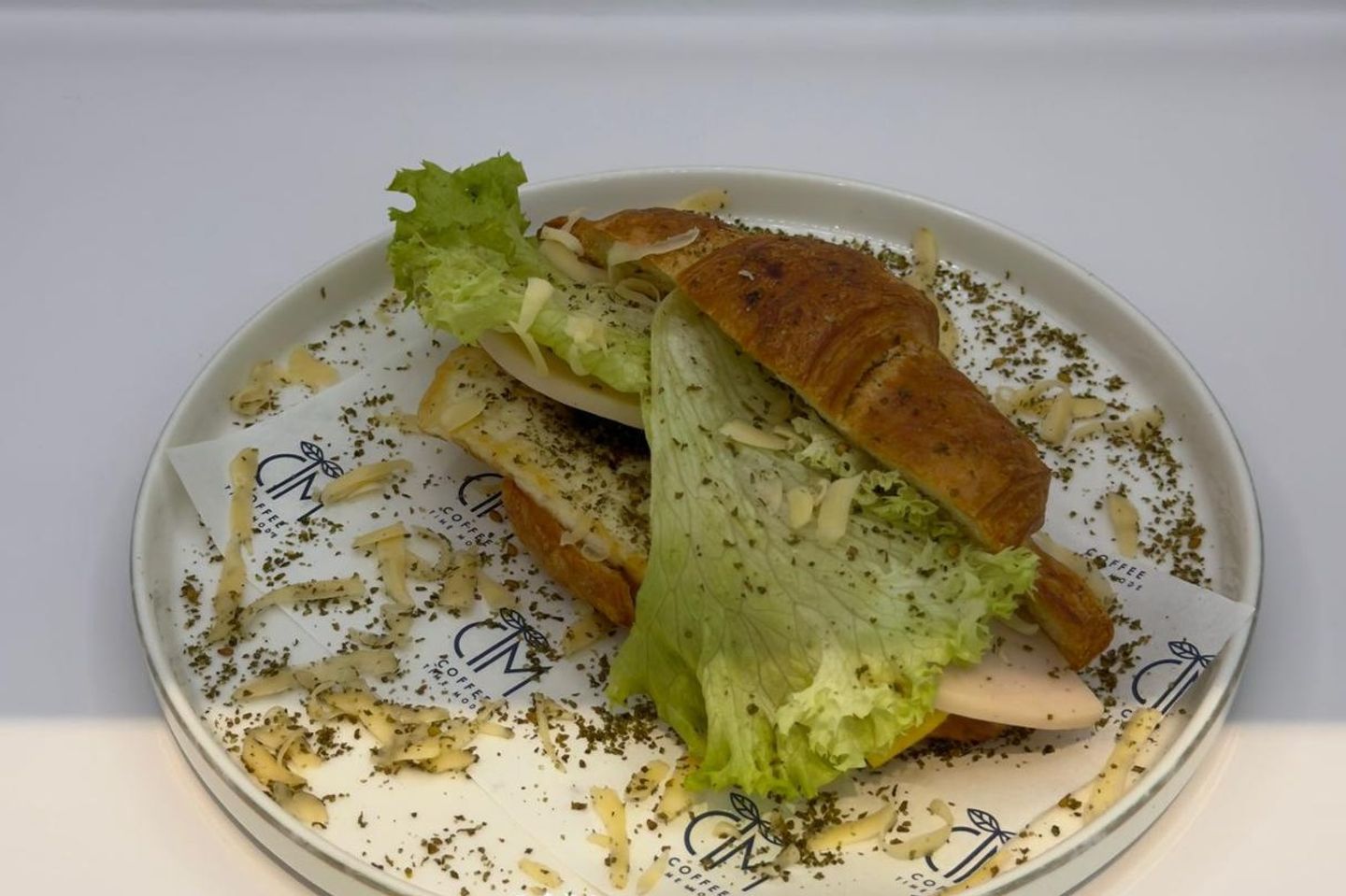 Hallomi Croissant