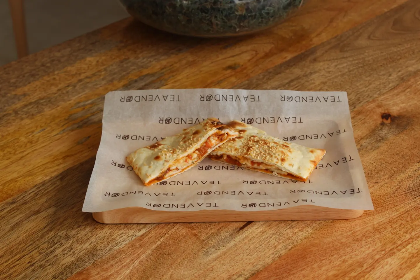 حلوم مشوي مع بيستو الطماطم المجففة