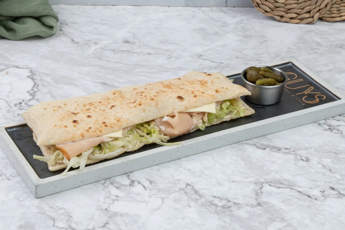 تركي مدخن قايز