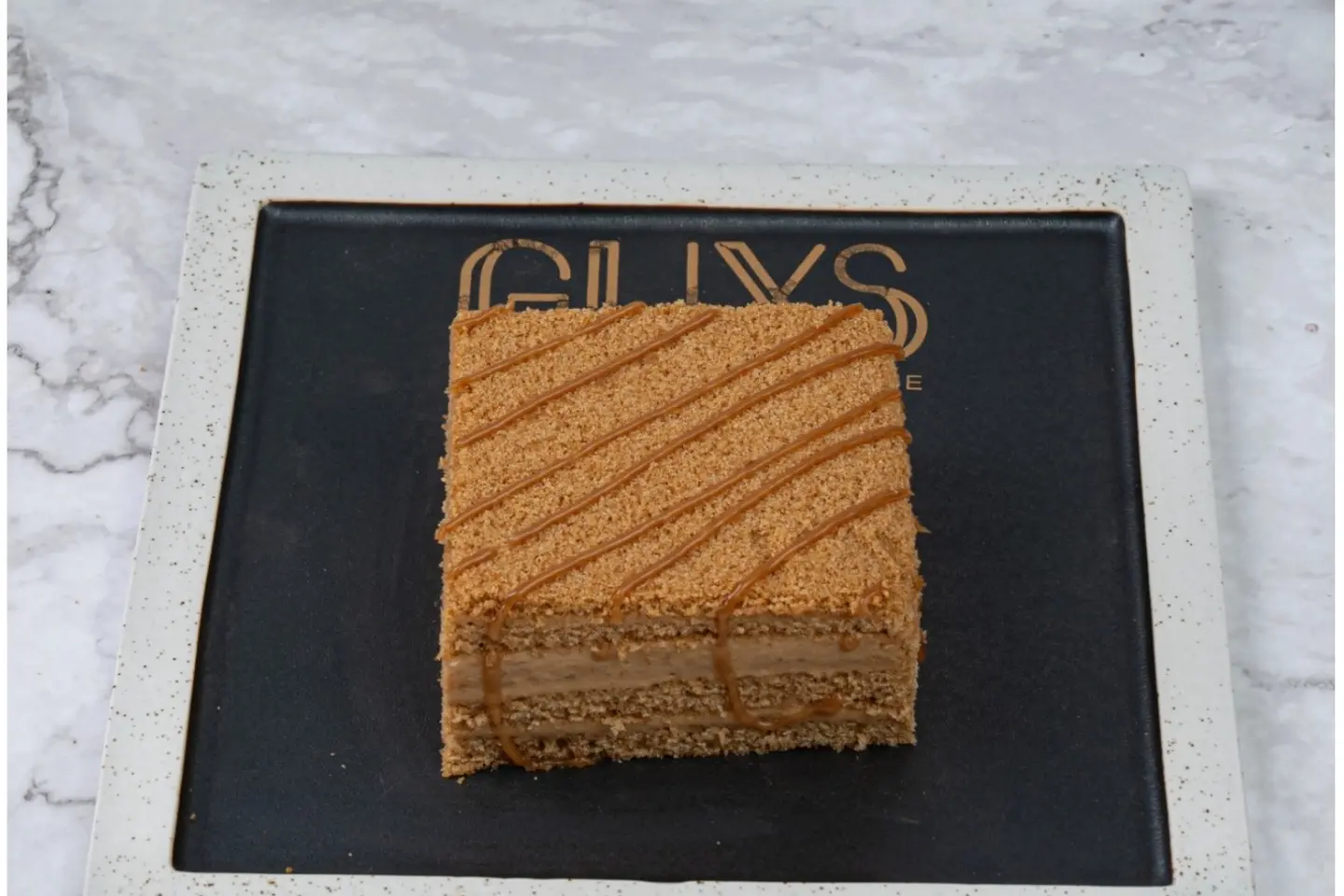 كيك العسل الشيشانية