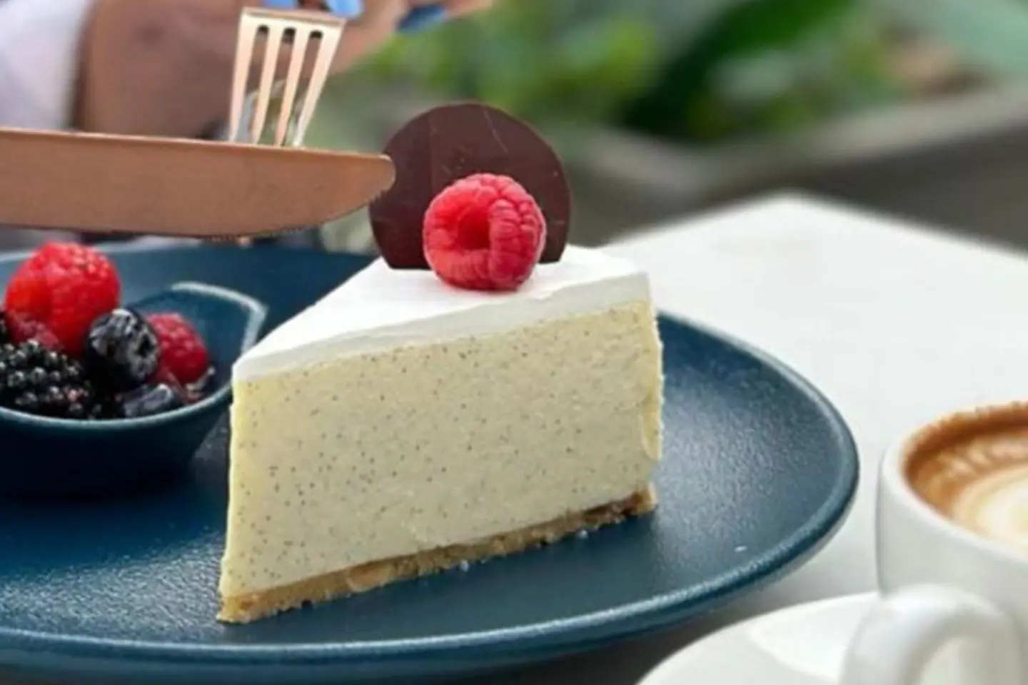 أي حلوى وأي قهوة