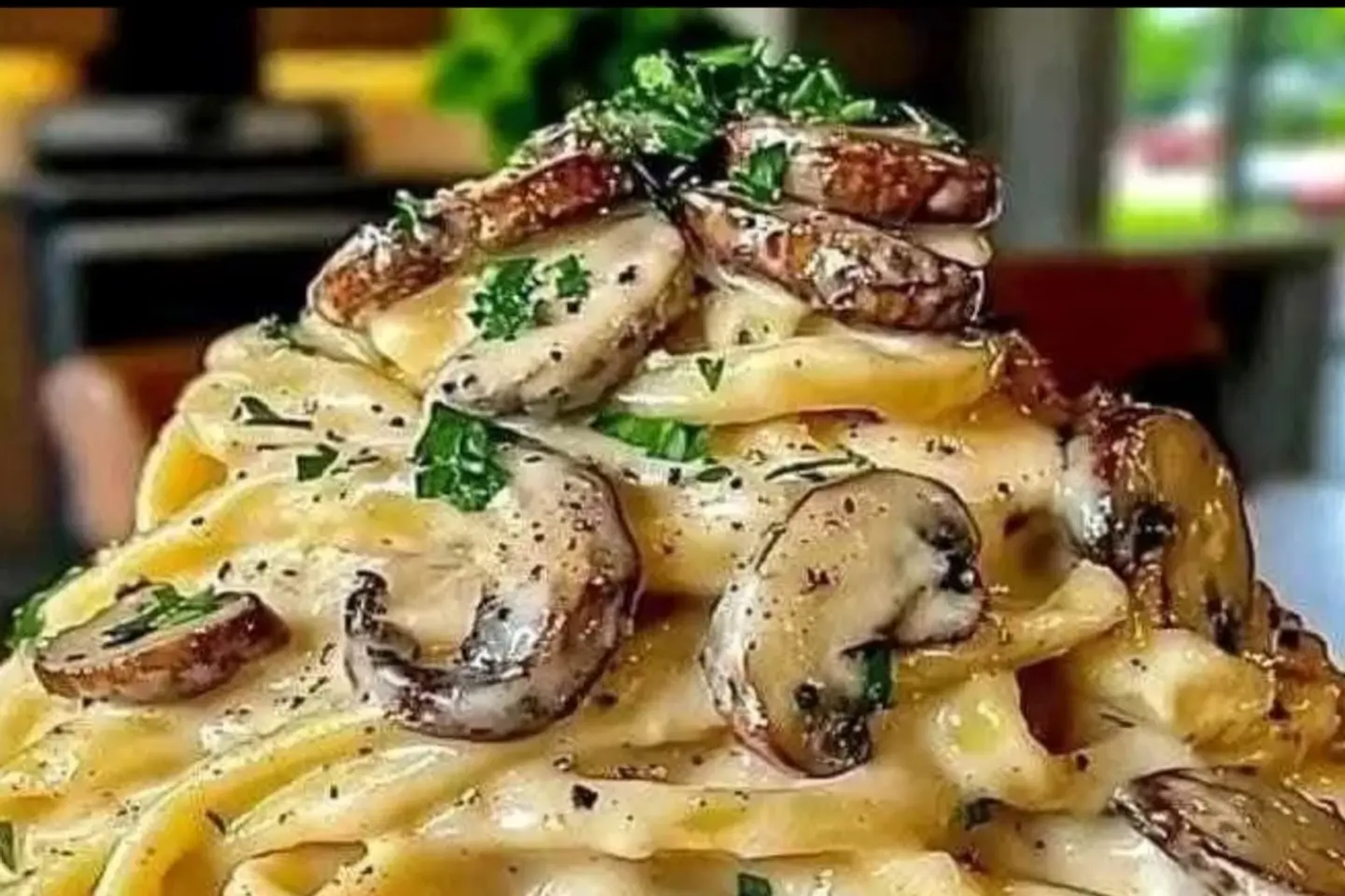 فوتيتشيني بالدجاج والمشروم