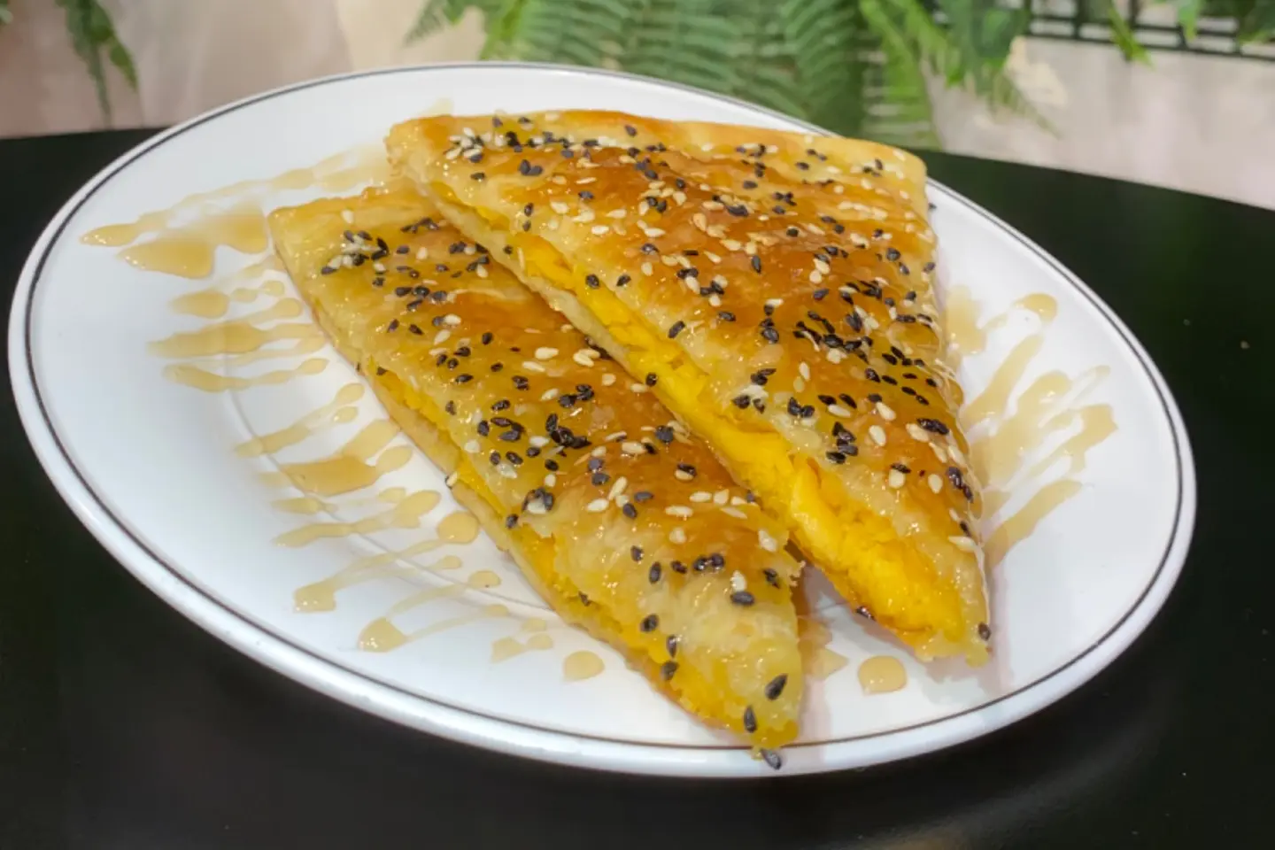 بنت الصحن بالجبنة الشيدر
