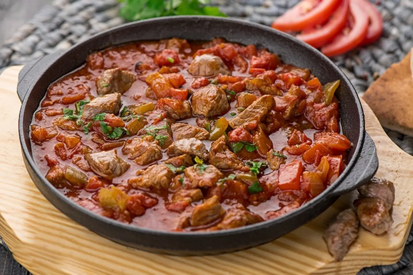 قلاية بندورة باللحم وزيت الزيتون