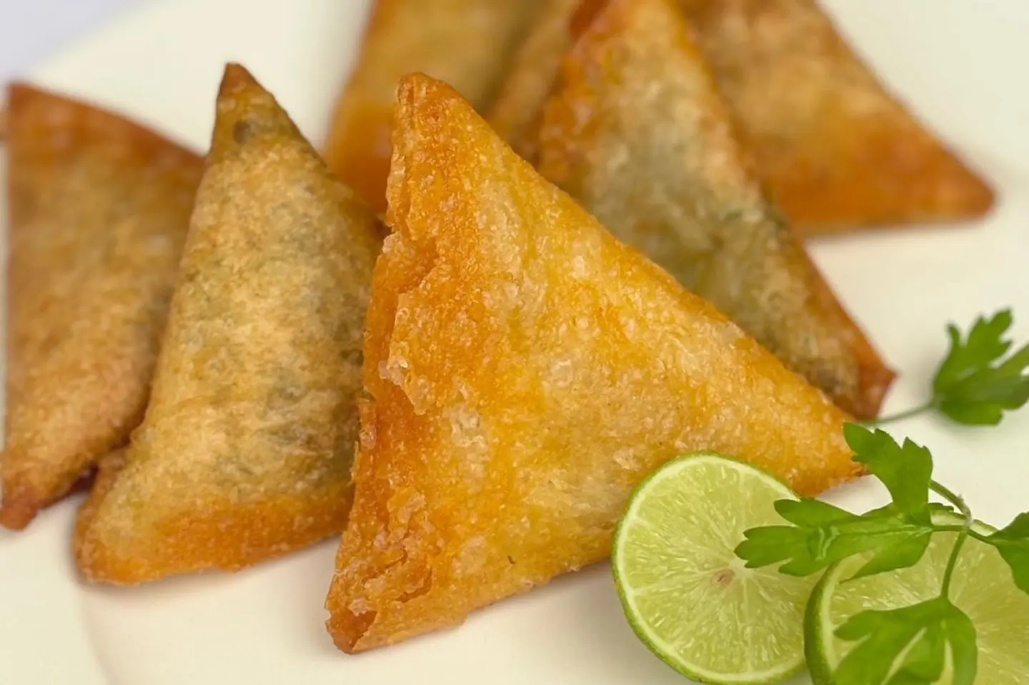 سمبوسة جبن مفرزنة – بالحبة