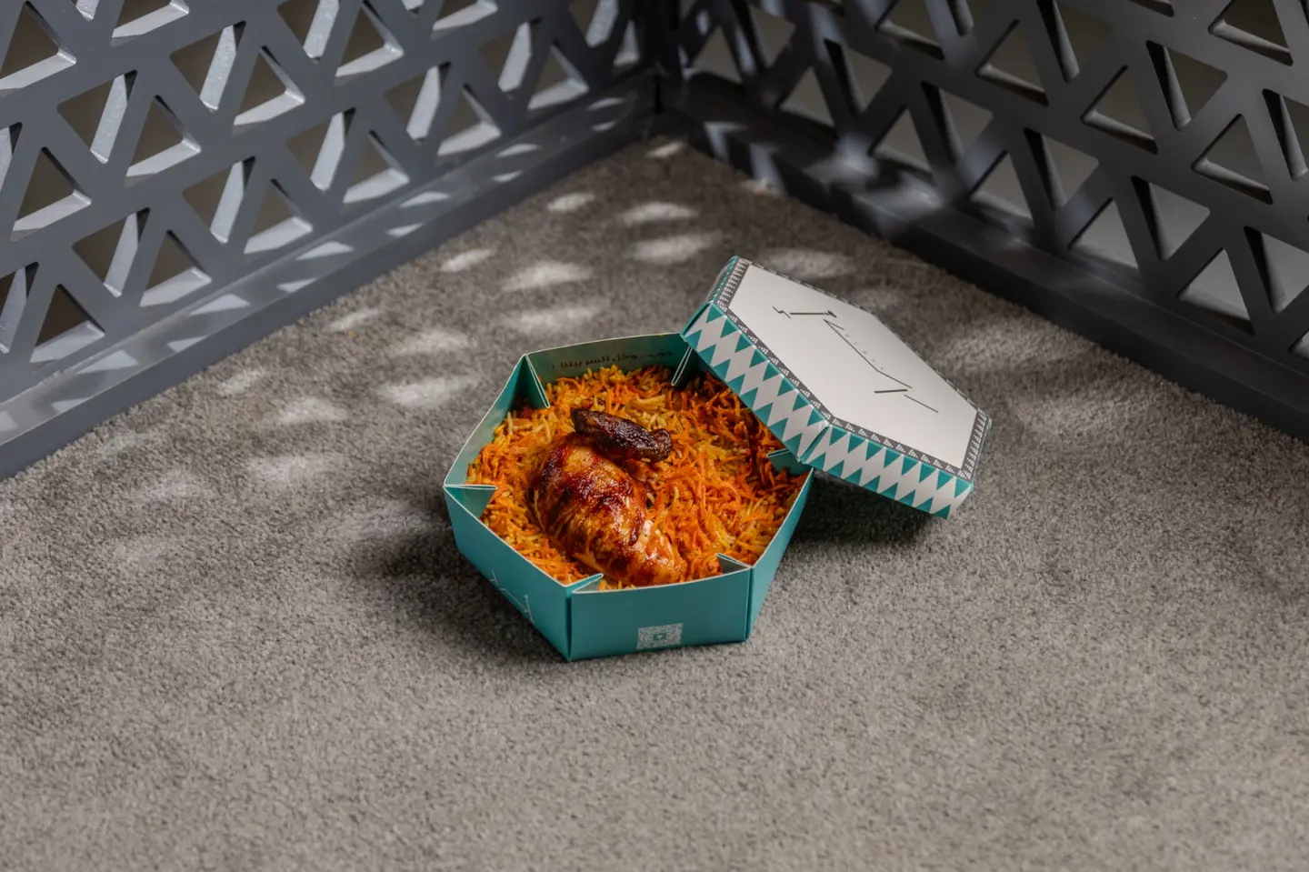 ربع دجاجة مع رز بخاري