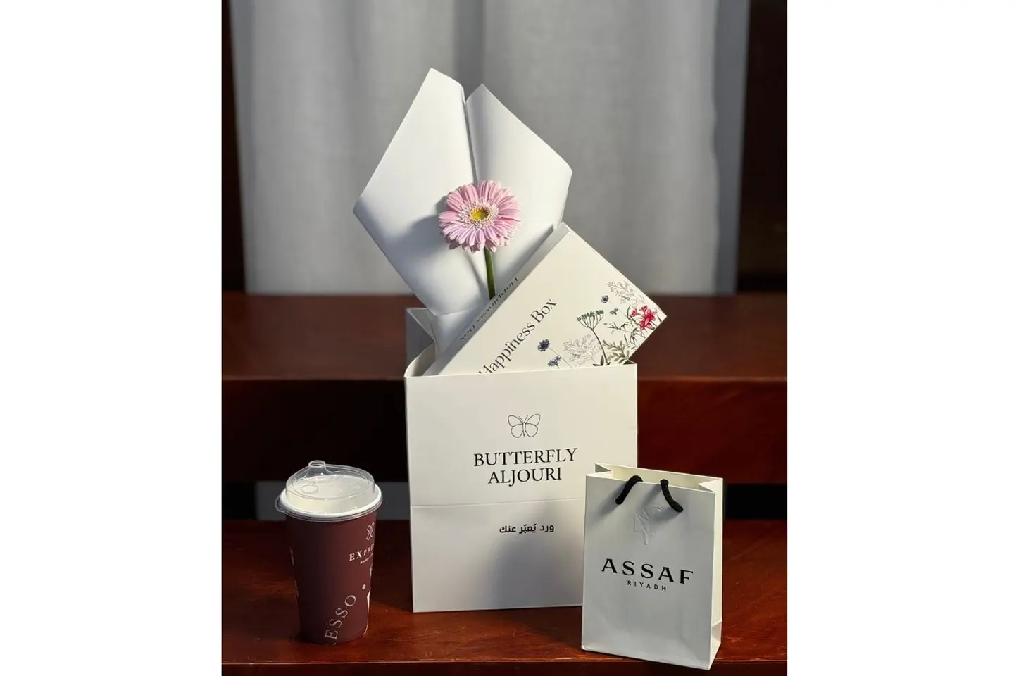 هدية عطر ميني وشوكلت ورد