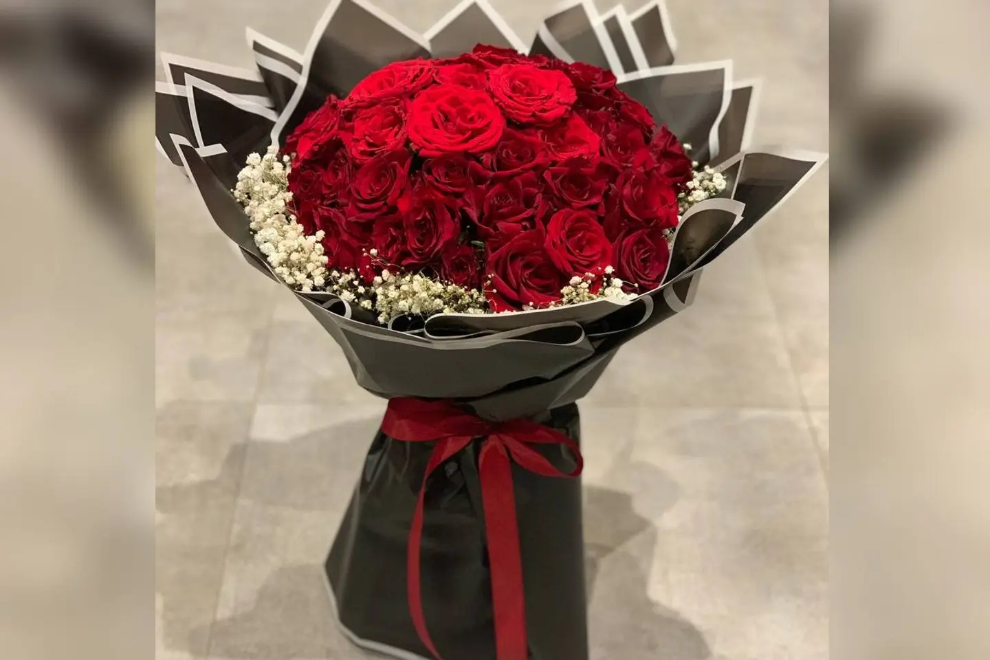 بوكيه قاعدة جوري احمر
