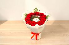 Majestic Bouquet With Cake