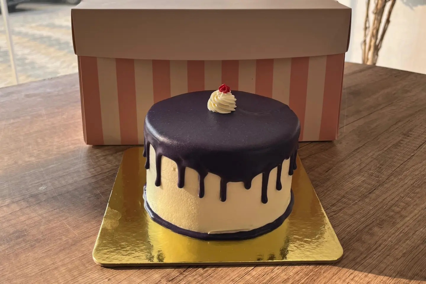 ڤايوليت كوميك كيك