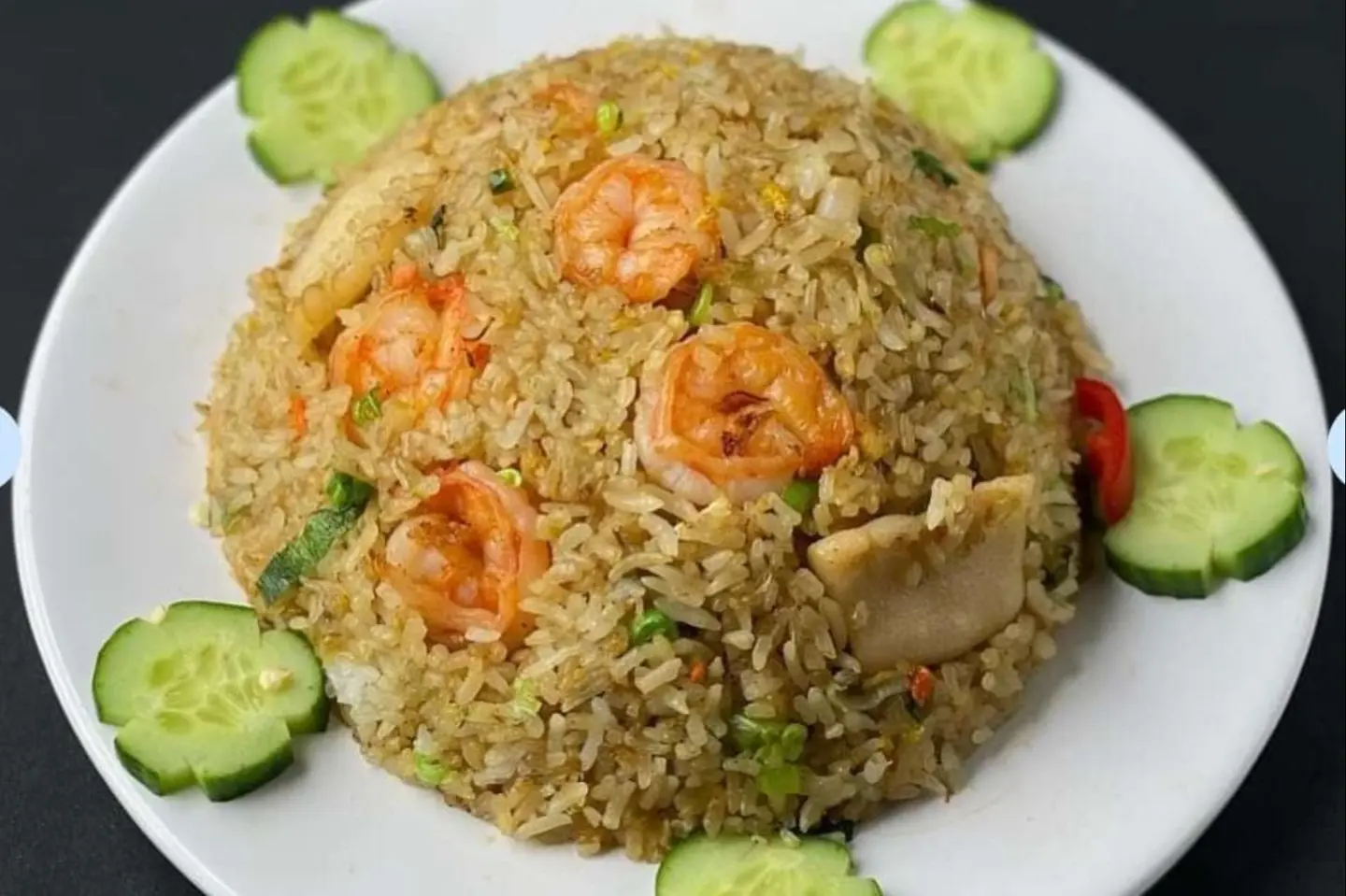 رز مقلي بالجمبري والحبار