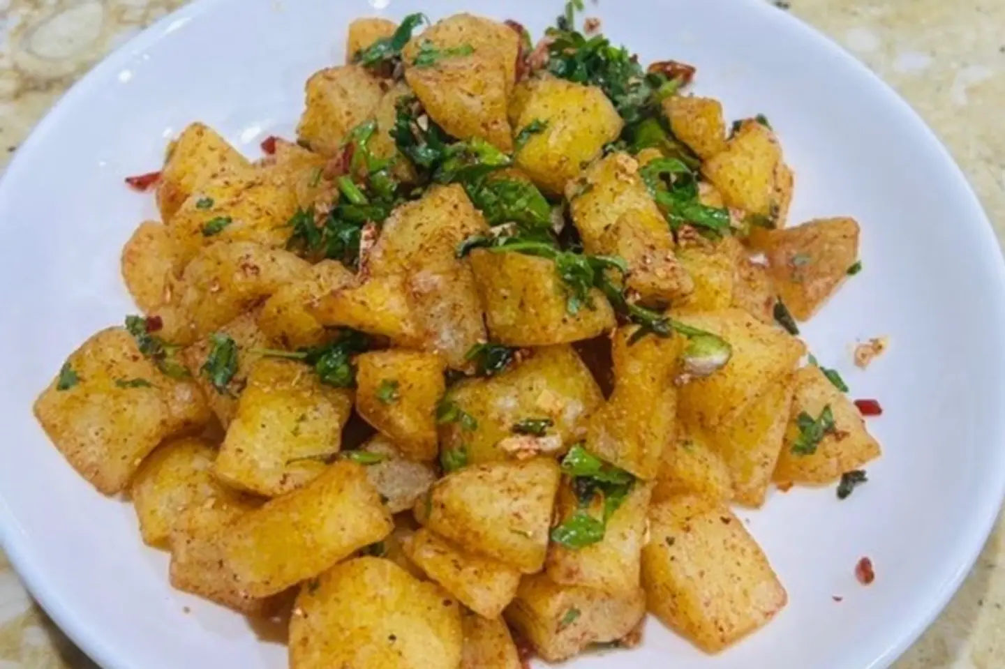 بطاطس حارة كبيرة