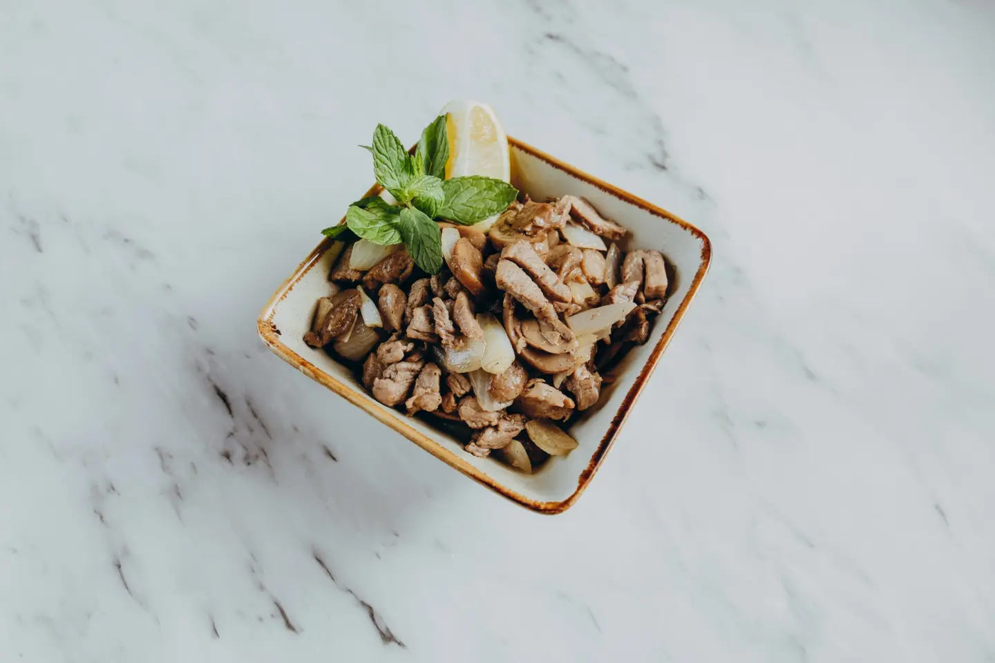 لحمة مع فطر