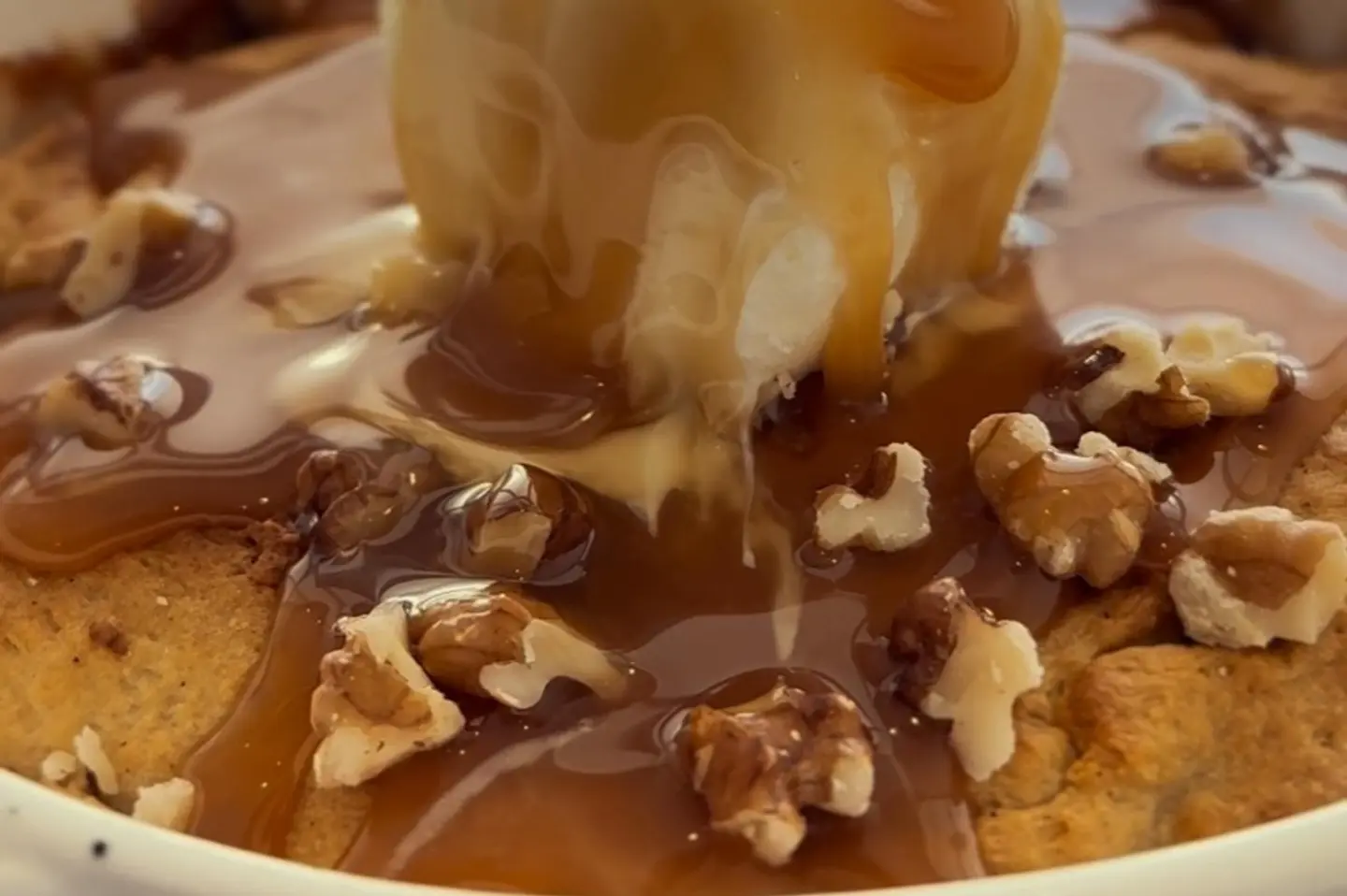 كوبلر التفاح المكرمل و القرفة