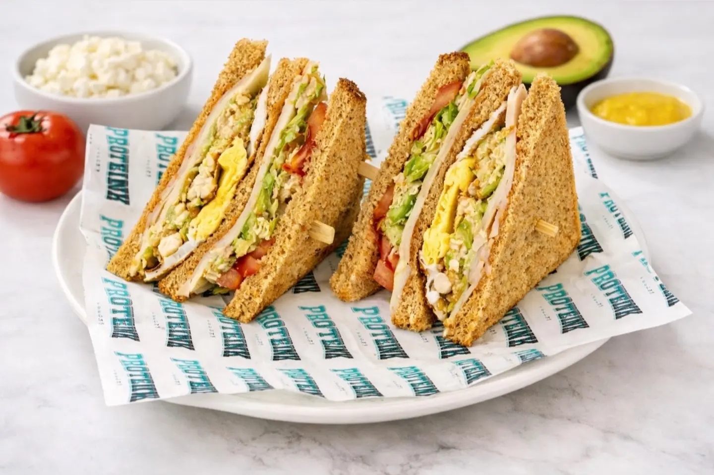 كلوب ساندوتش دجاج بالبيض