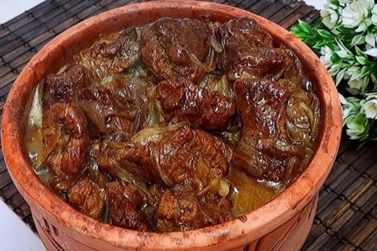 طاجن لحم بلدى بالبصل