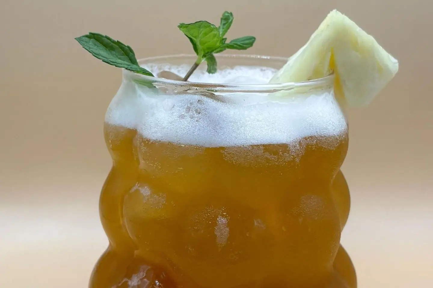 ايس تي الأناناس والخوخ