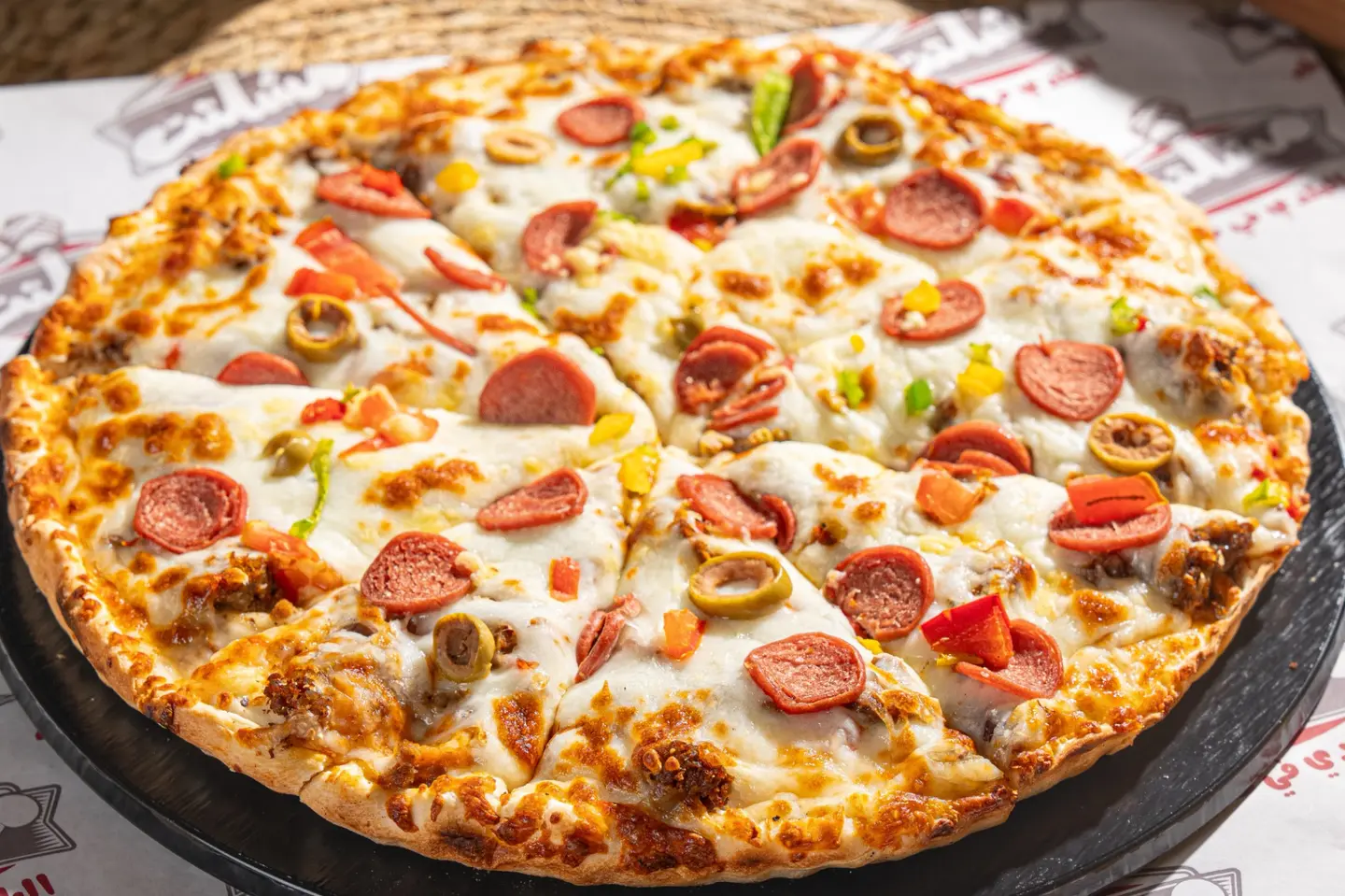 بيتزا مشكل لحوم