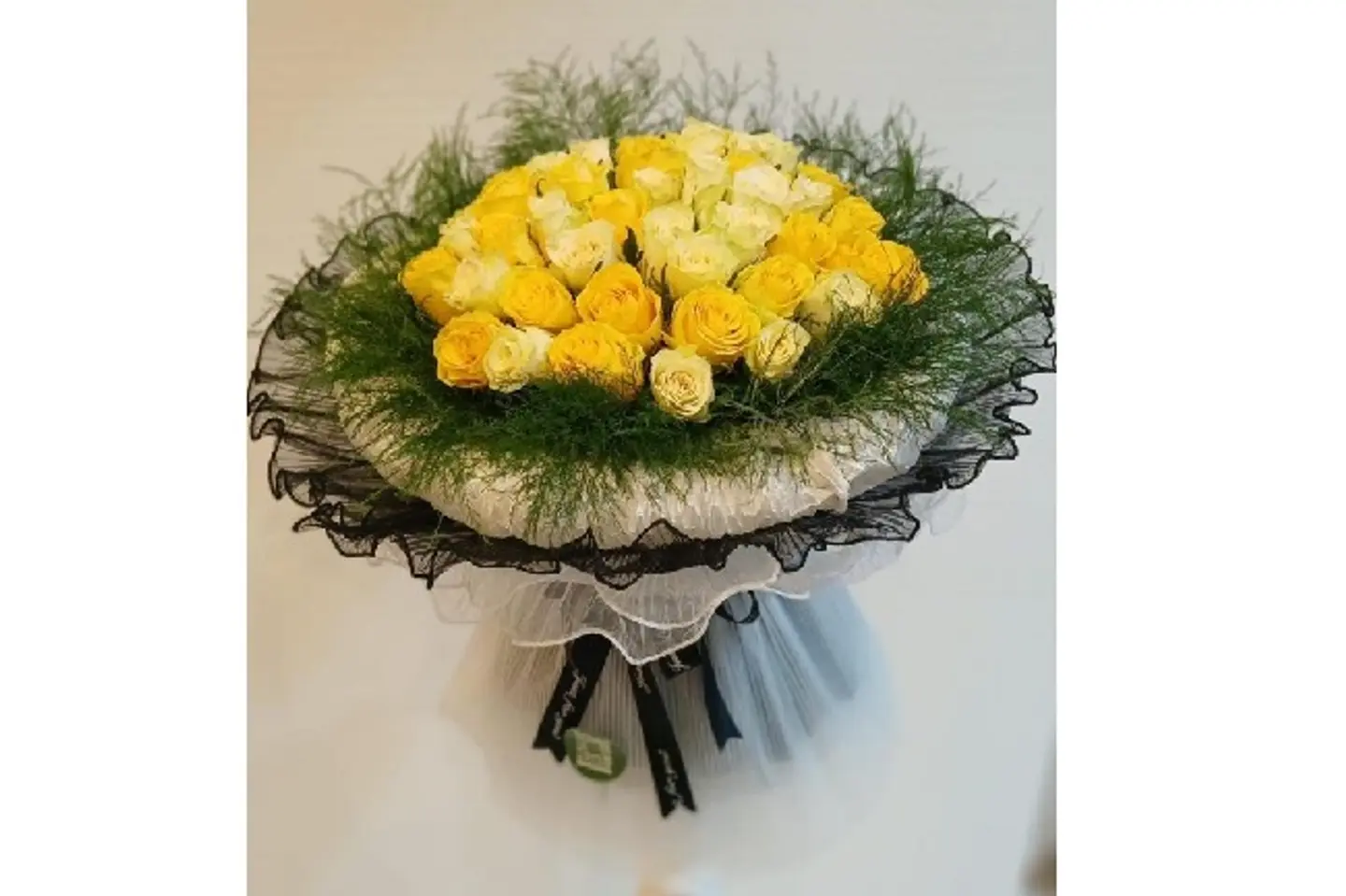 Sunlit Serenade 60 Roses 316