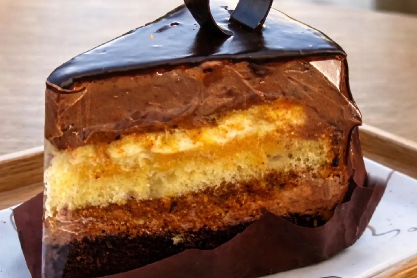 قطعة من سونيــه سقنتشر كيك