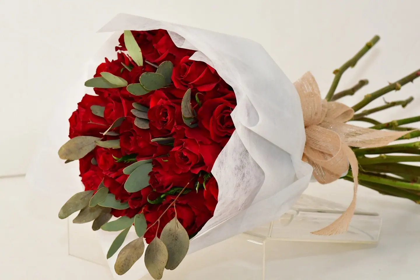 Elegant Bouquet Of Red Roses