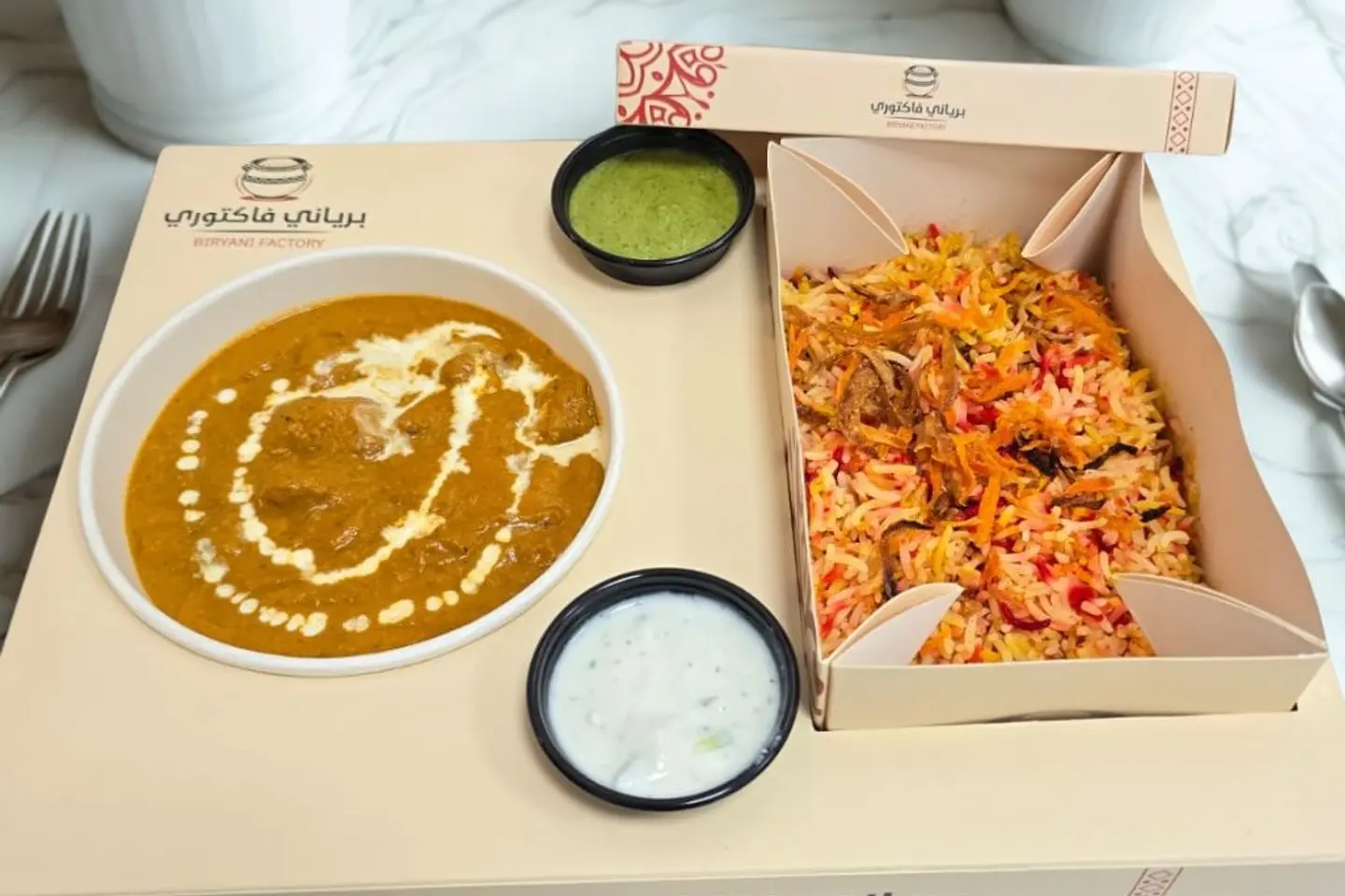 بوكس دجاج بالزبدة مع رز برياني