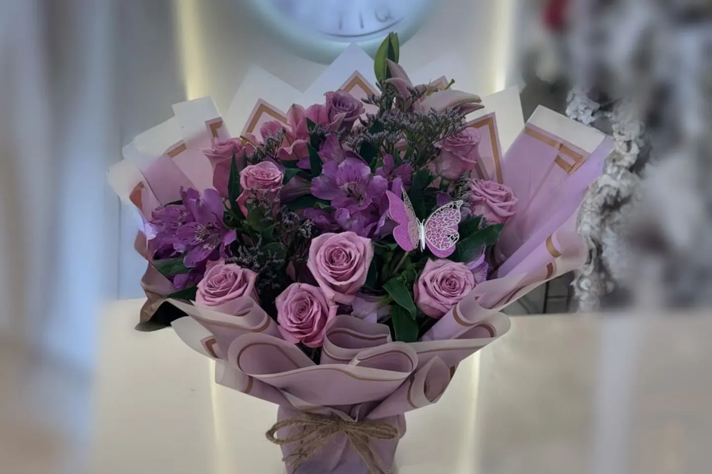 باقة موف بالفراشات