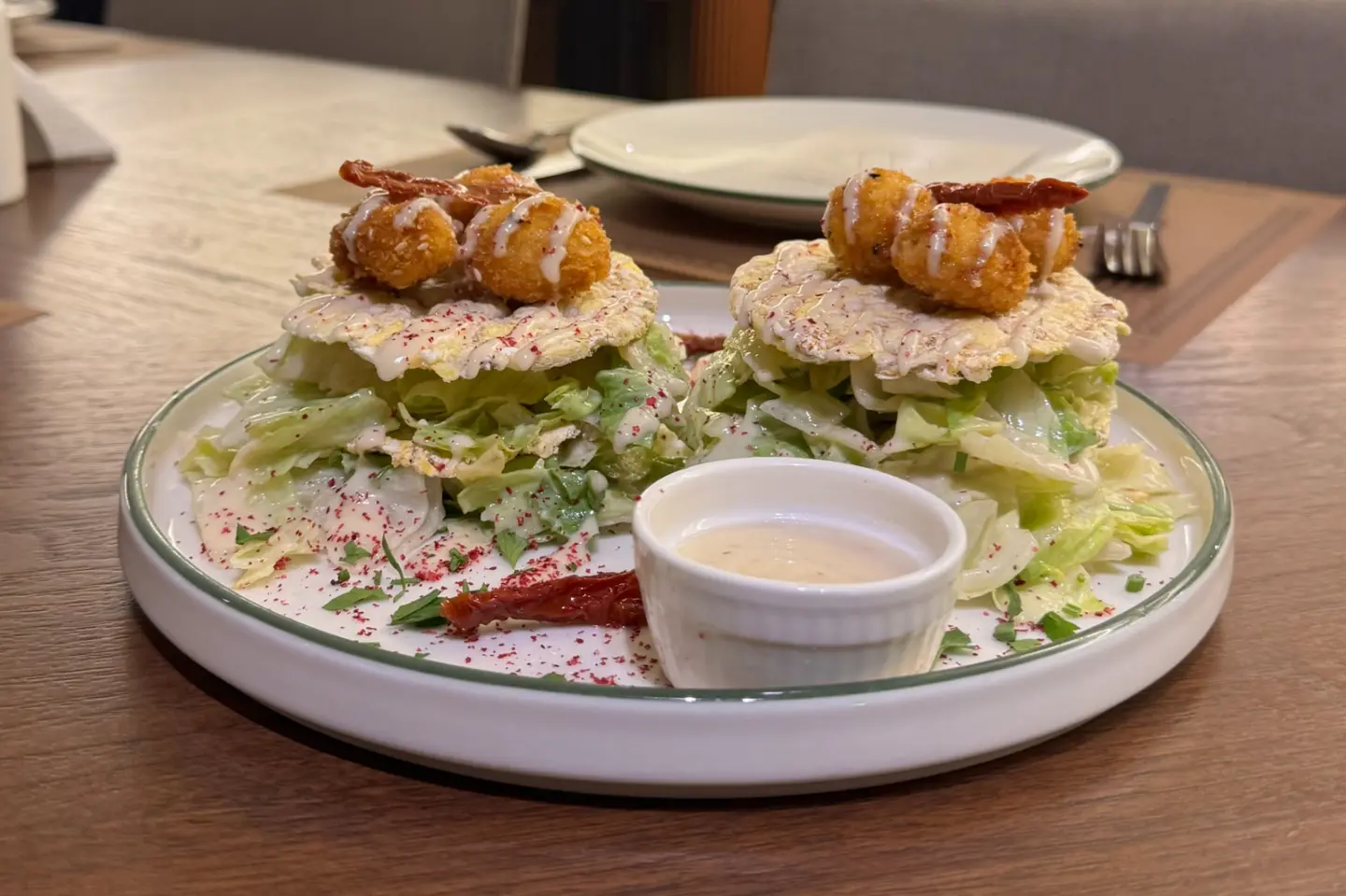 سلطة سيزر الدجاج الشوي