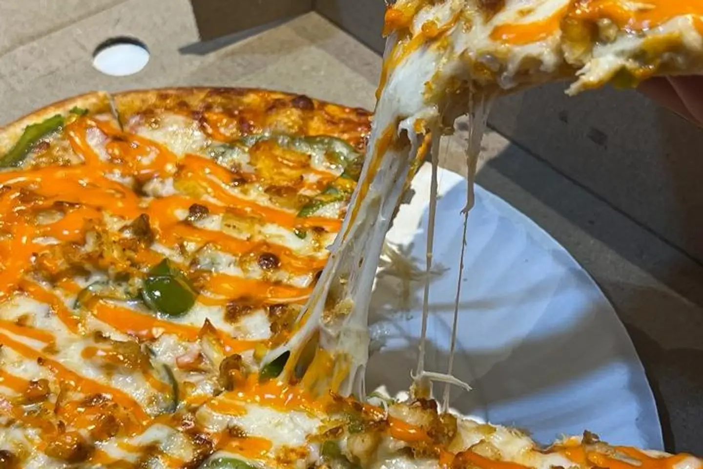 بيتزا رانش اطراف محشيه ابيض كبير