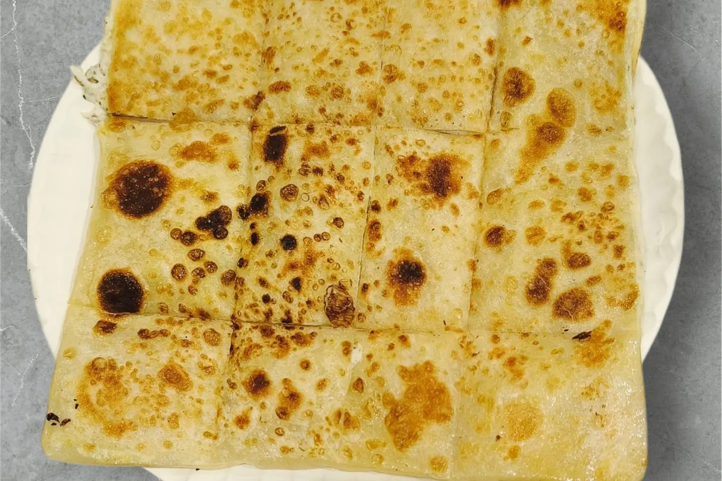 مطبق لبنة مع الزعتر