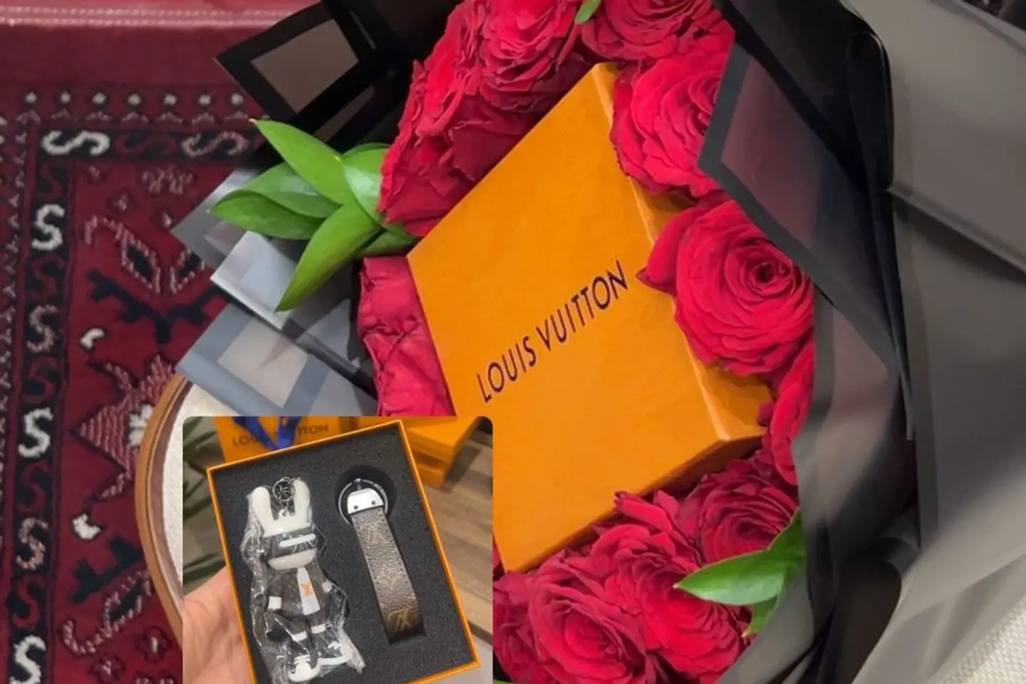 ميدالية مع ورد