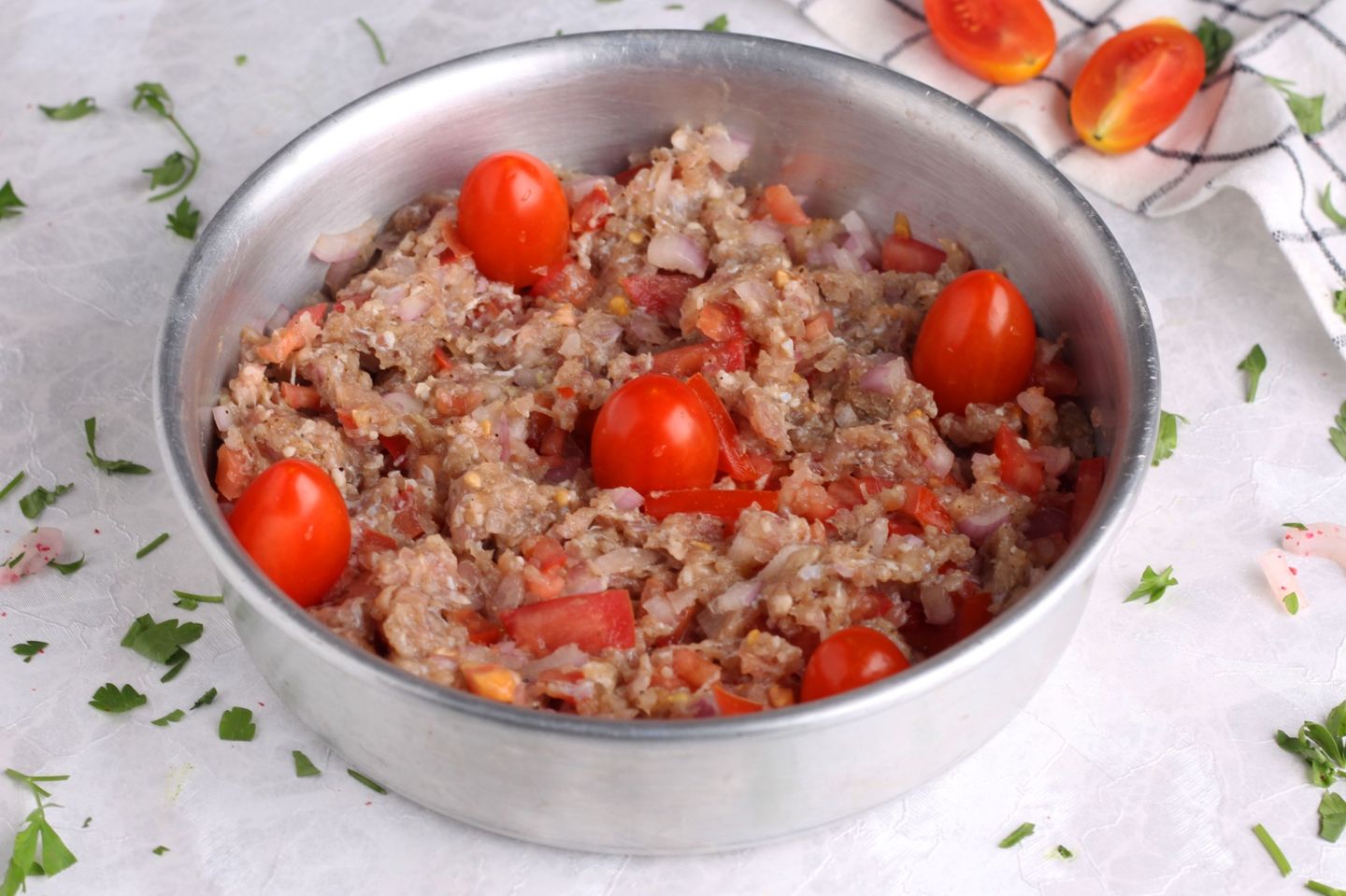 صينية لحم بالطماطم